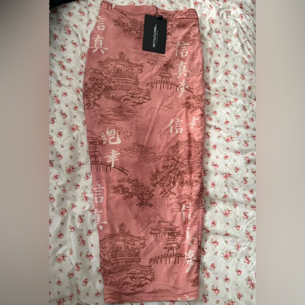 NWT Pretty little thing pencil skirt size 2